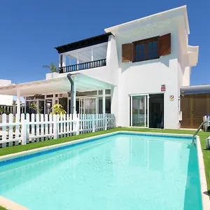 Villa Siroi, Puerto Del Carmen, Heated Pool, 10mn From The Sea, Puerto del Carmen (Lanzarote)